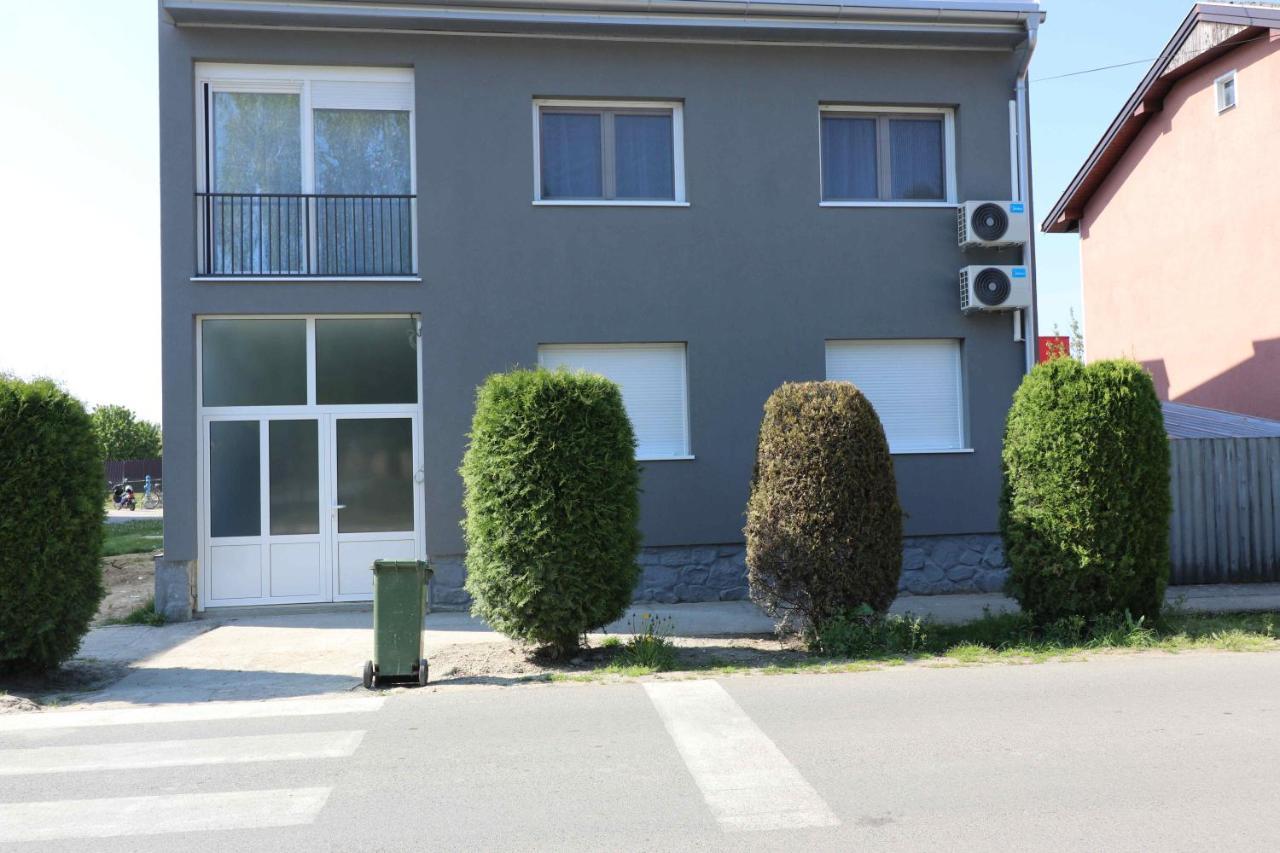 Forum Apartmani I Sobe Donji Miholjac エクステリア 写真