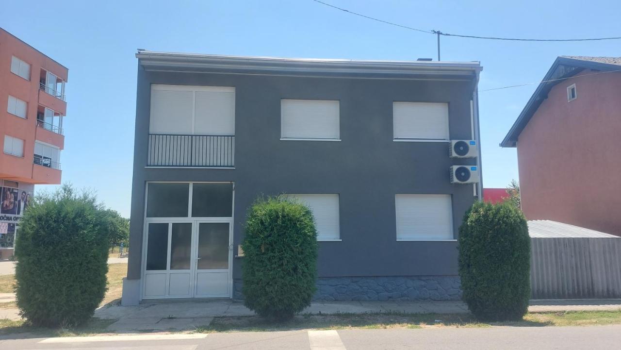 Forum Apartmani I Sobe Donji Miholjac エクステリア 写真